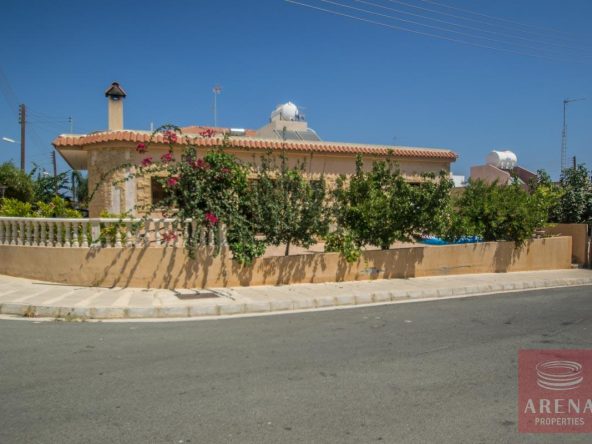 Bungalow for sale in Paralimni