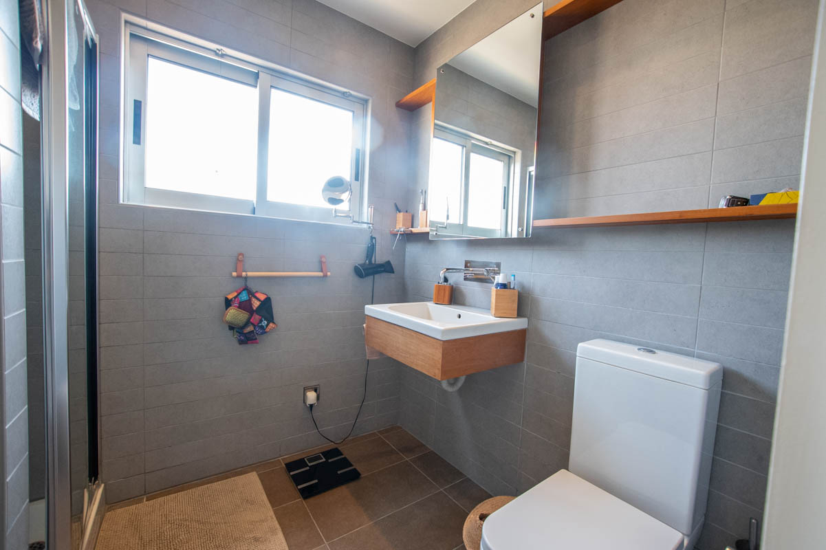 2 bed apartment in Pervolia - bathroom