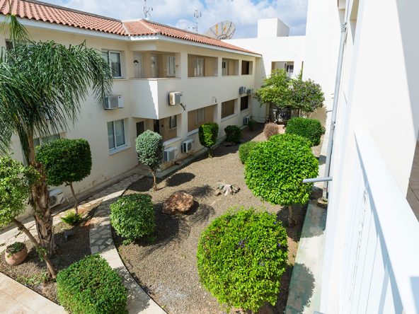 Flat in Paralimni to buy - communal garden