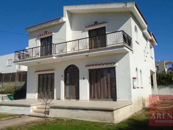 3 bed house in Pyrga