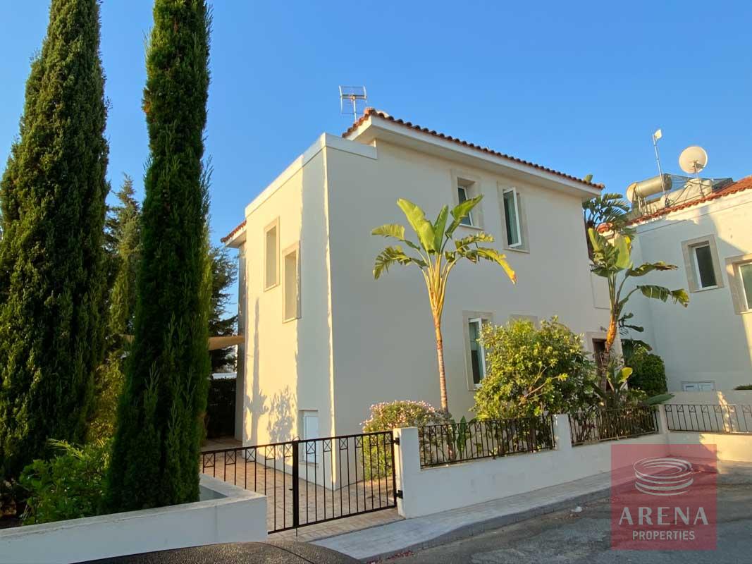 villa with deeds in Pernera to buy