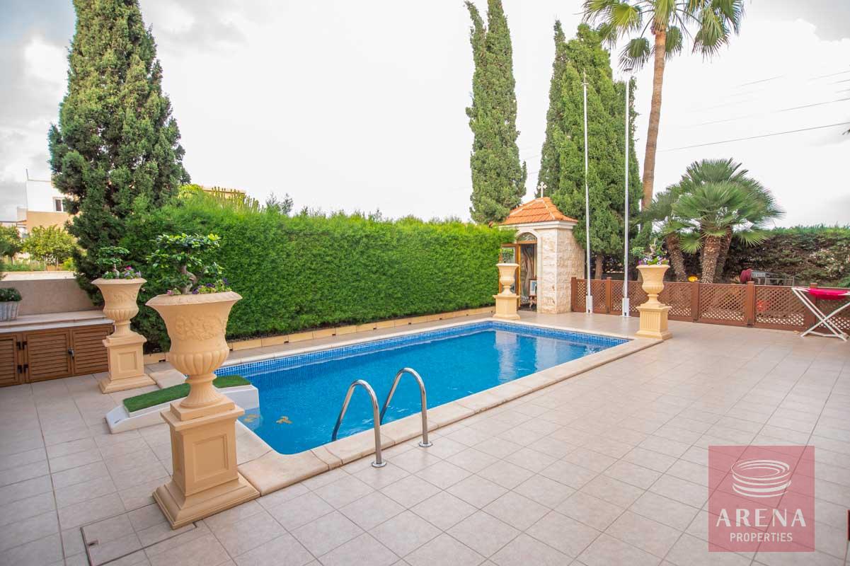 Luxury Villa in Paralimni to buy - pool