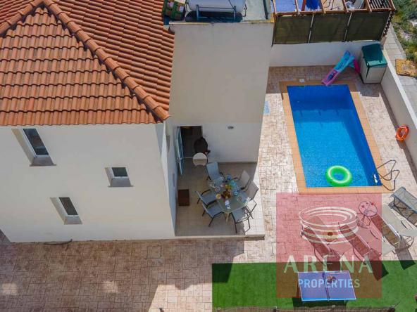 Villa for rent in Pernera