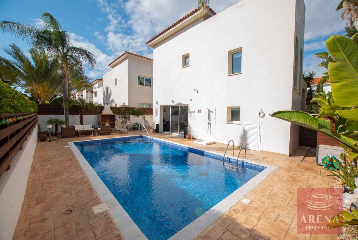 Villa to buy in Ayia Triada - pool