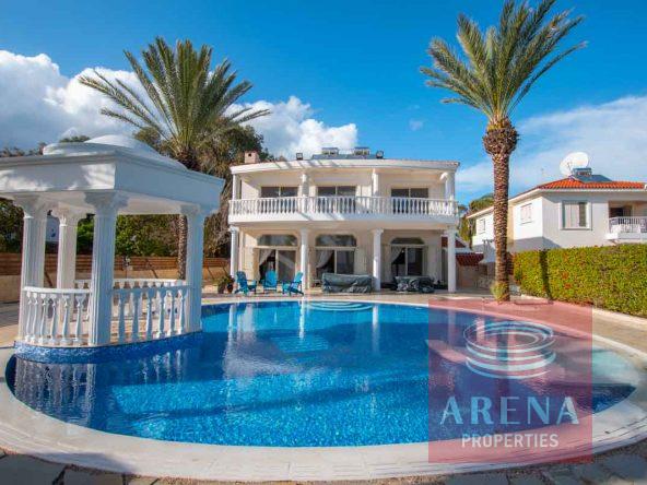 5 Bed Villa for rent in Pervolia