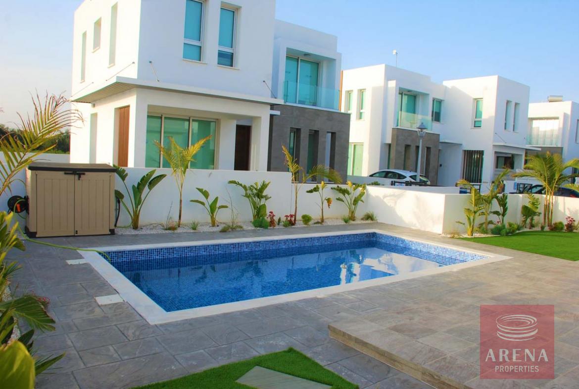 2 Bed Villa in Kapparis - pool