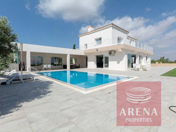 4 bed villa in Protaras