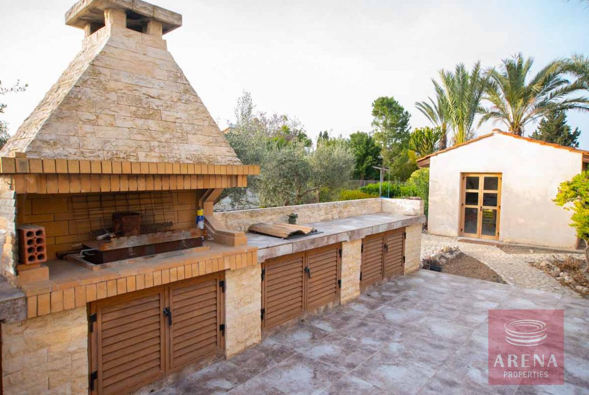 5 bed villa in Pervolia - bbq