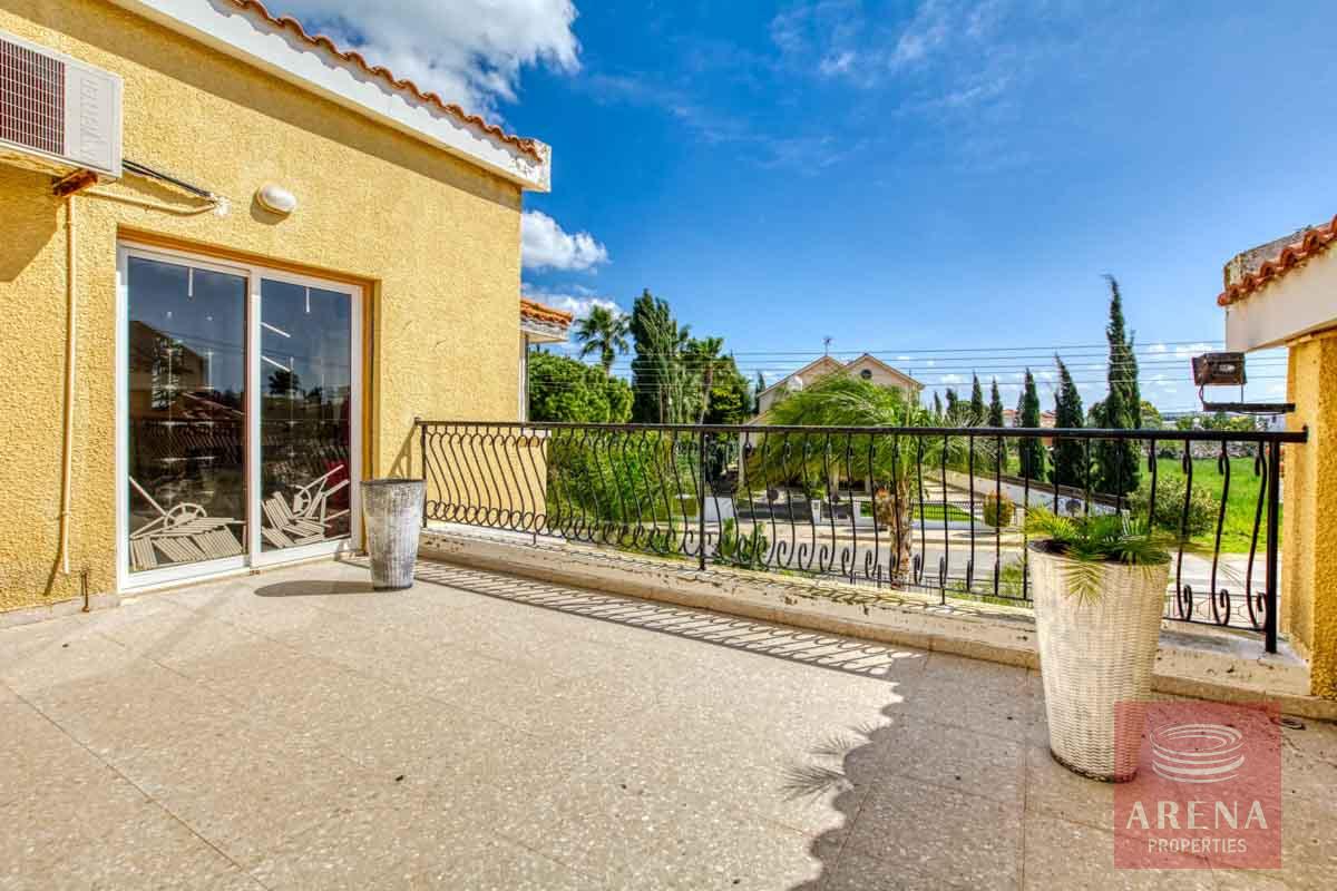 4 BED VILLA IN PARALIMNI - VERANDA