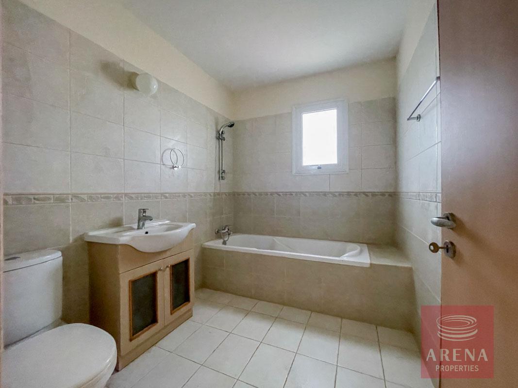 2 bed flat in Kapparis - bathroom