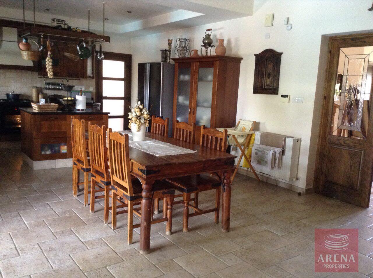 5 Bed Villa in Alethriko - dining area