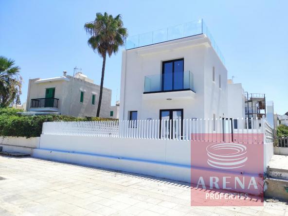 2 bed villa in cape greco