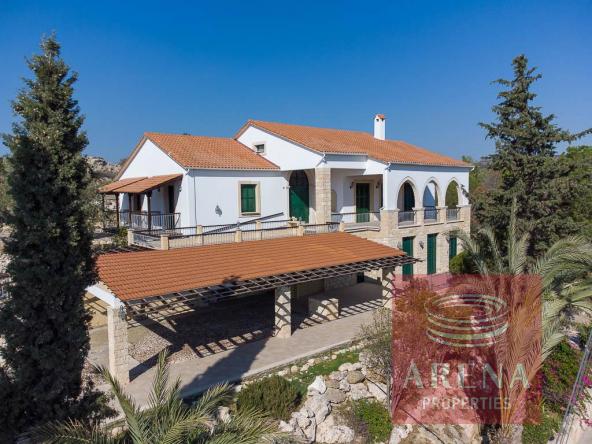 5 bed villa in psematismenos