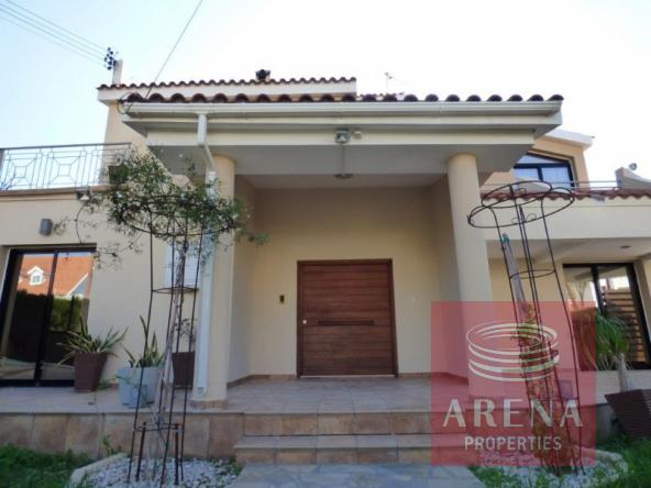 4 bed villa in oroklini