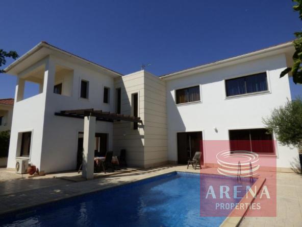 4 bed villa in Oroklini