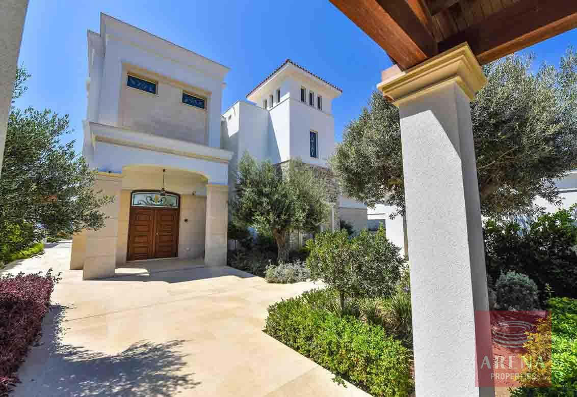 6 BED VILLA IN PERVOLIA FOR SALE