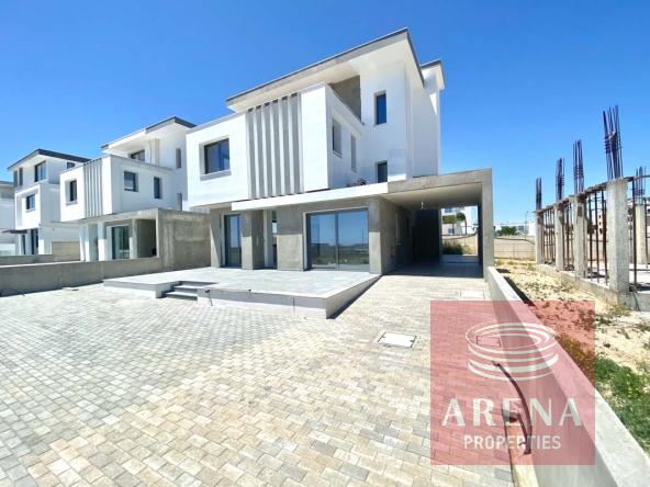 4 BED VILLA IN LIVADIA