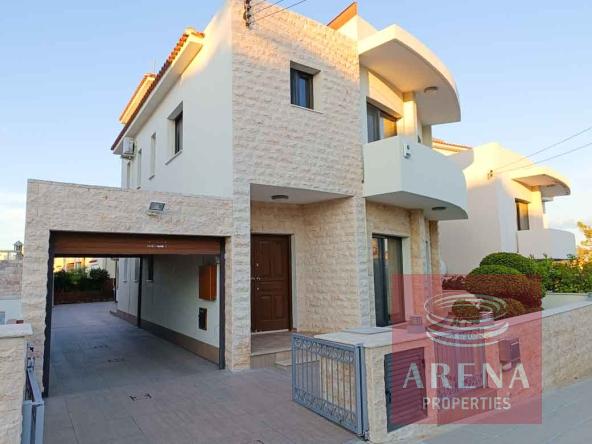 5 BED VILLA FOR SALE IN ARADIPPOU