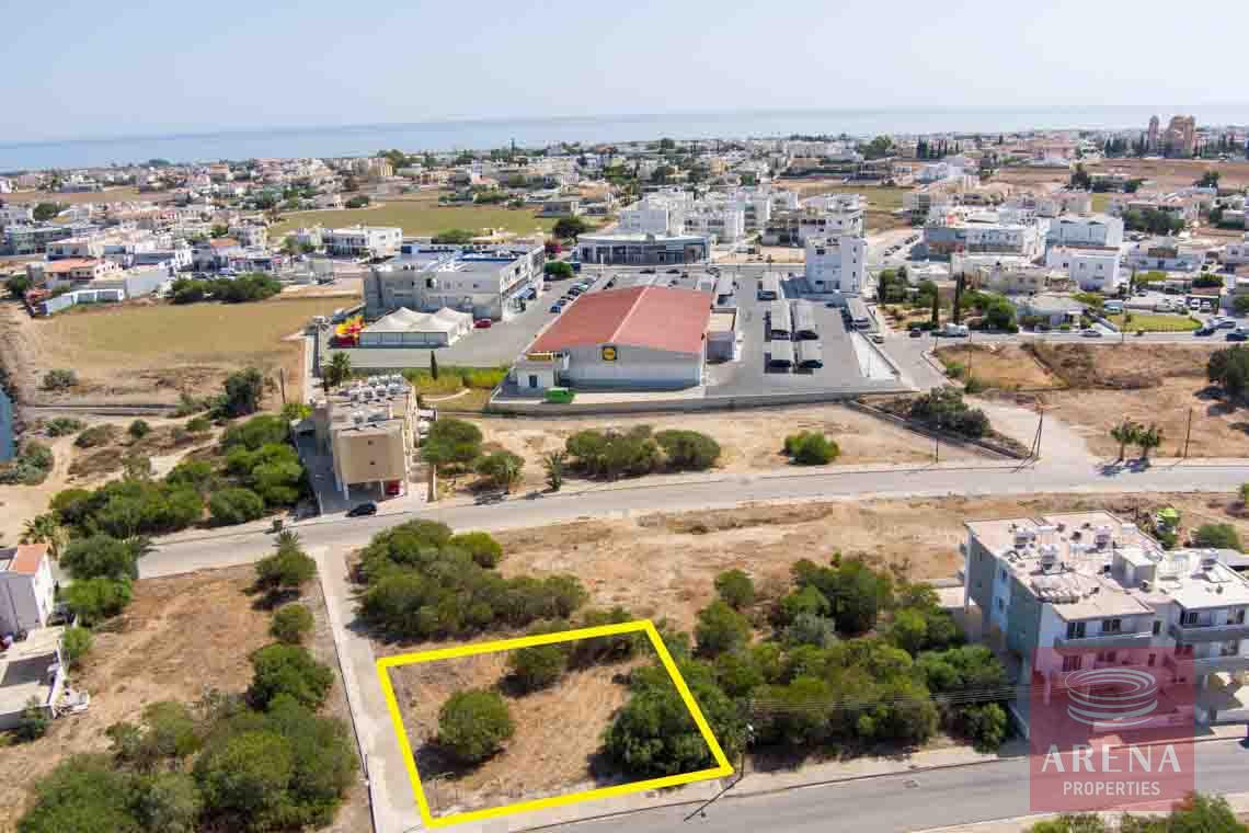 Plot in Paralimni to buy