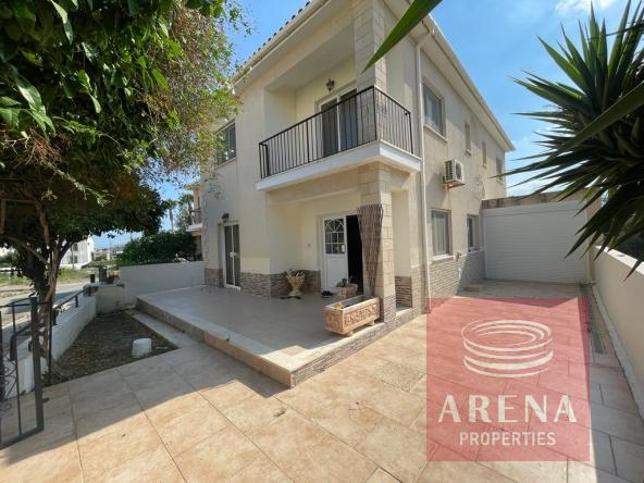 4 bed villa in Oroklini