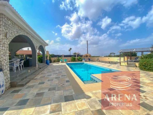 4 bed villa in Derynia