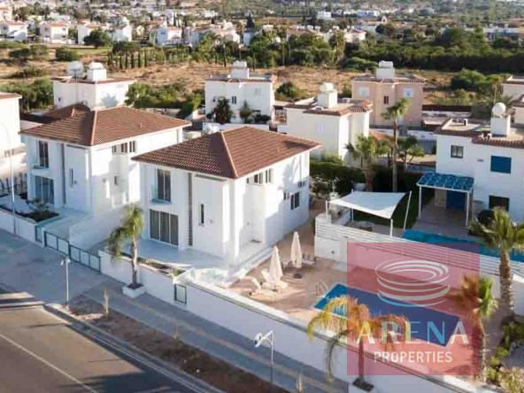 3 bed villa in pernera