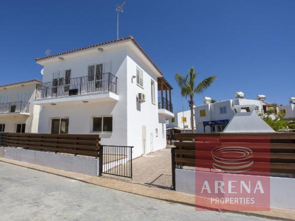 3 bed villa in Pernera