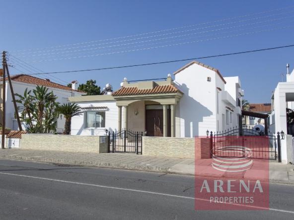 4 bed villa in Aradippou