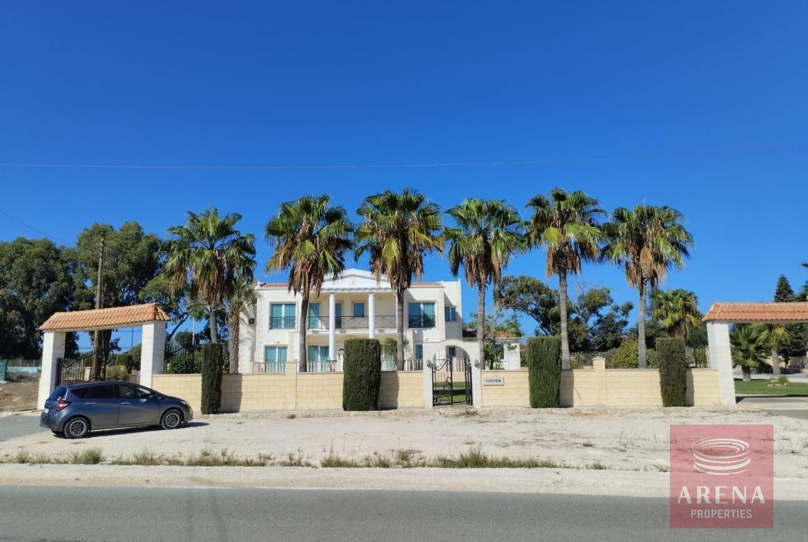 6 BED VILLA IN KOKKINES