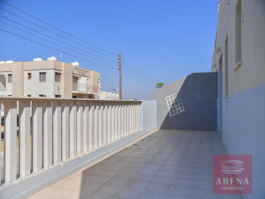 2 bed apt in liopetri - veranda