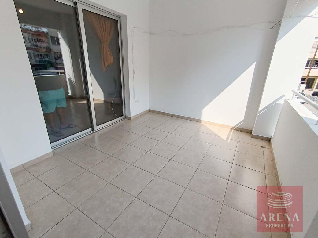 2 bed apt in larnaca for rent