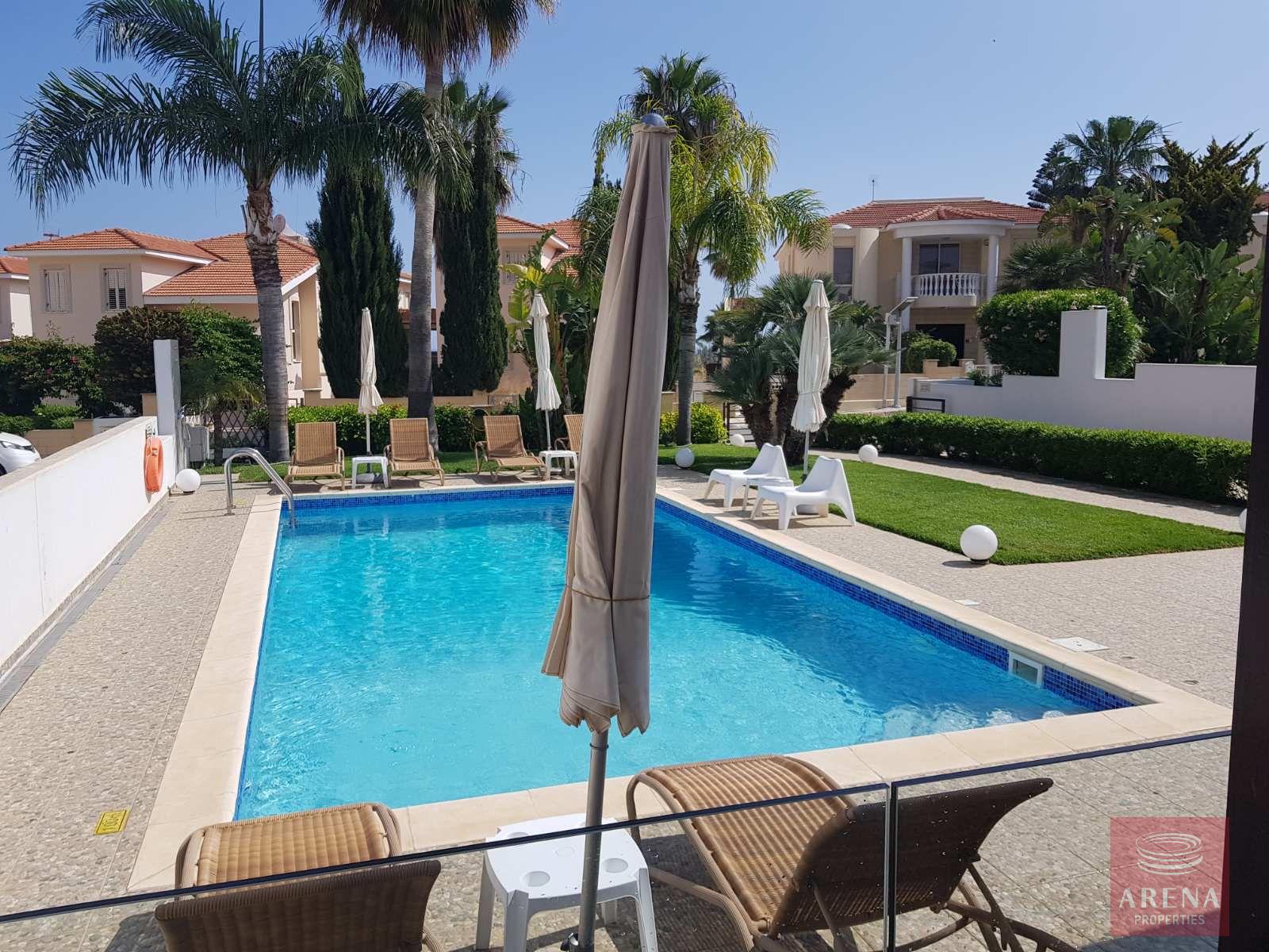 4 bed villa in Kapparis - pool