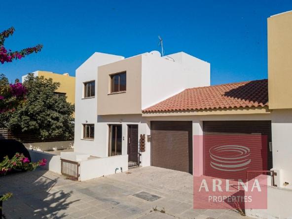 3 bed house in pervolia