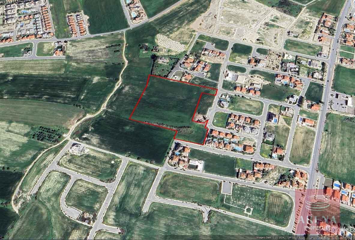 residential land in Pyla