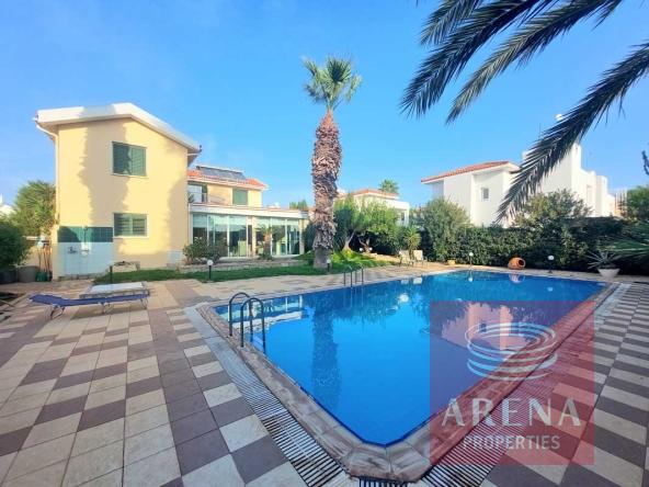 villa in Ayia Triada for sale