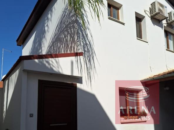 3 bed house in pervolia