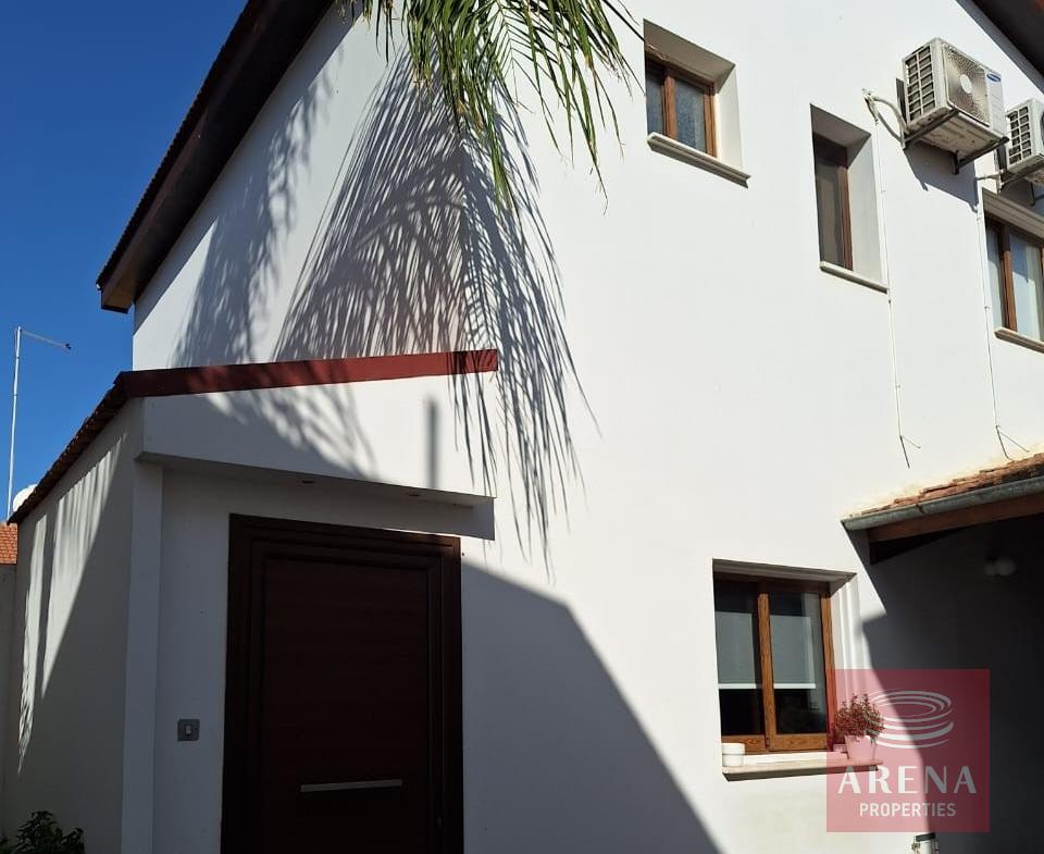 3 bed house in pervolia