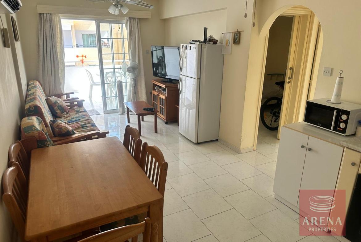 2 bed flat in makenzy