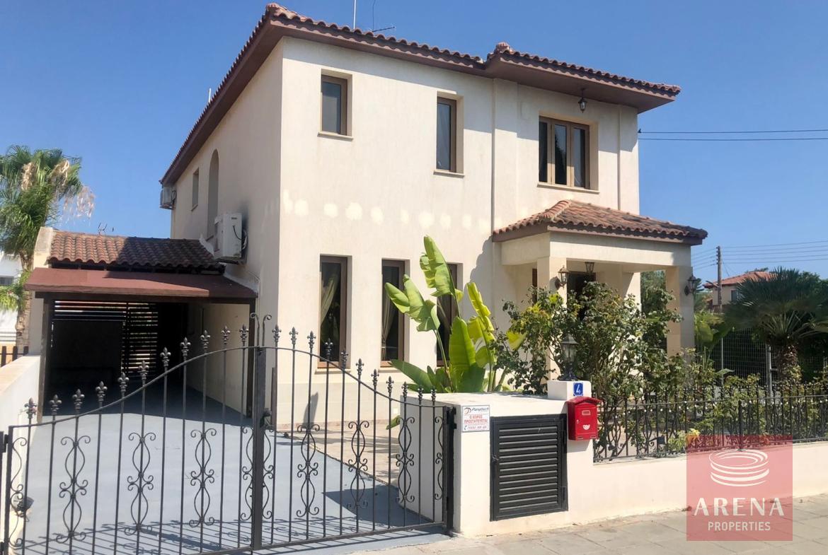 4 bed villa in Pyla for rent