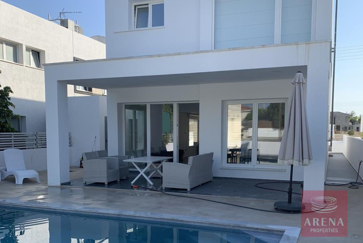 villa for rent in alethriko