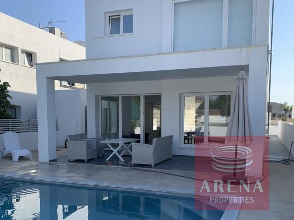 villa for rent in alethriko