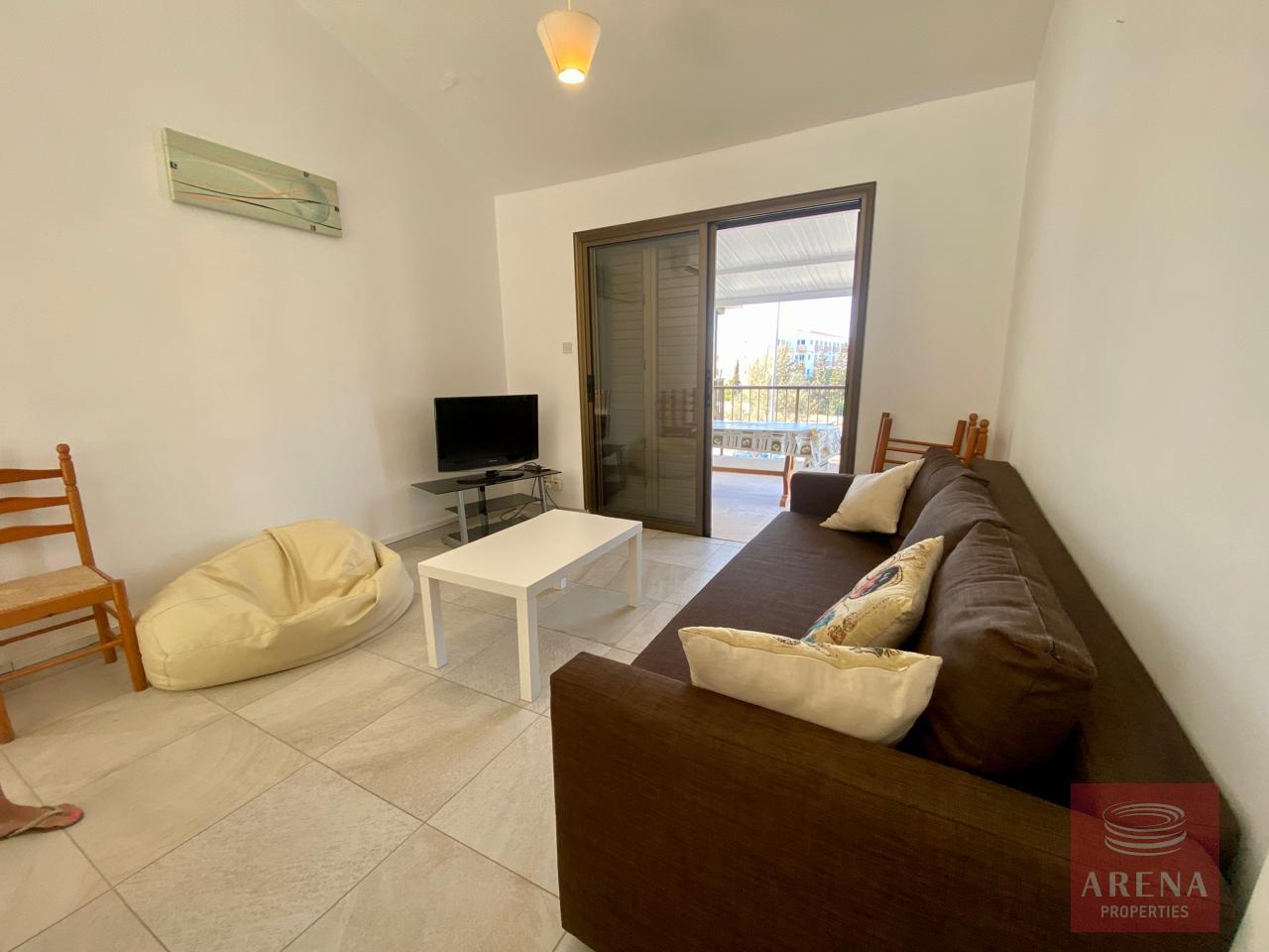 2 bed apt for rent in pernera