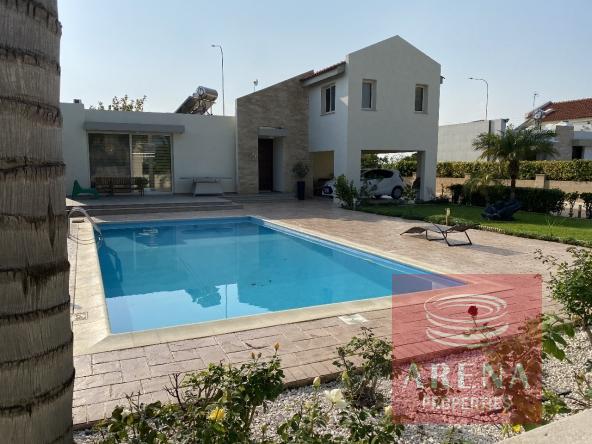 1 3 BED VILLA PERVOLIA 8383