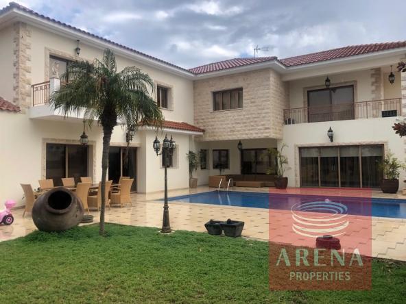 4 bed villa in dekelia