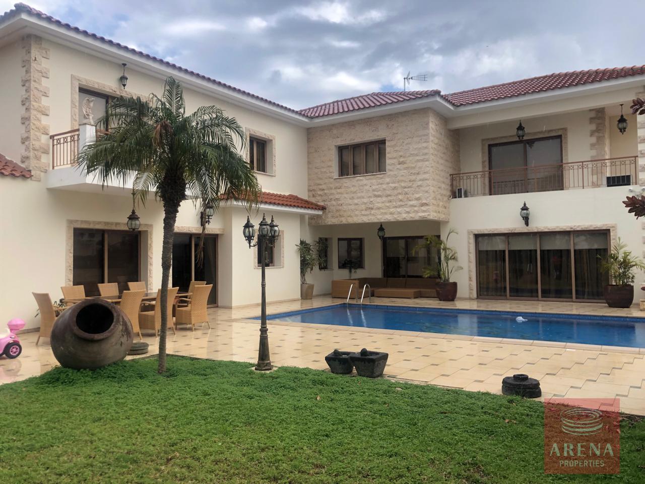 4 bed villa in dekelia