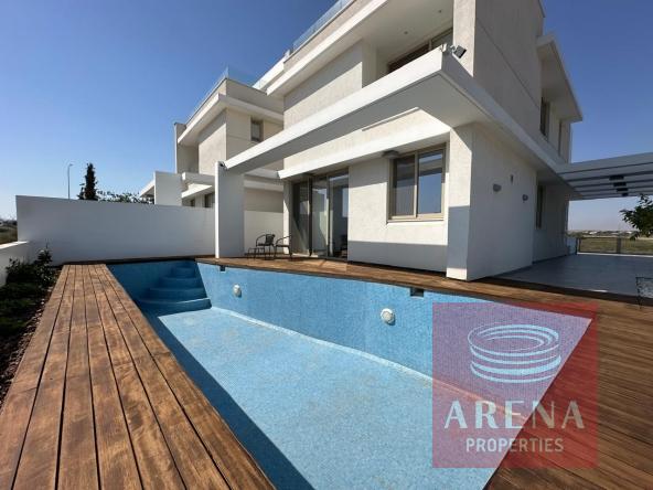 4 bed villa in Livadia