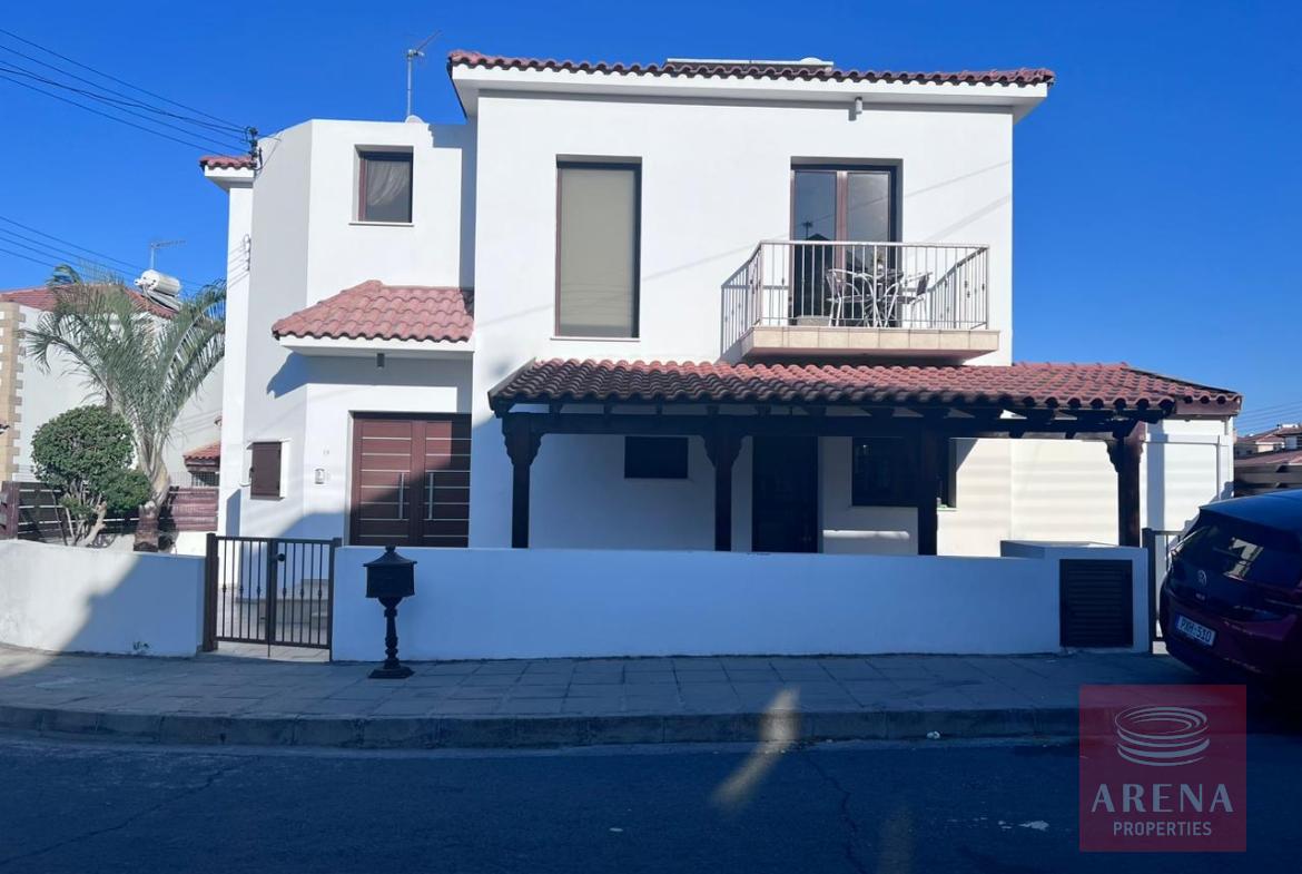 villa in aradippou for sale