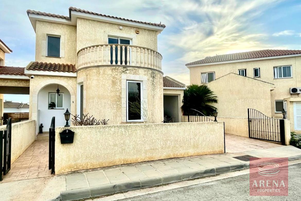 3 bed villa in frenaros