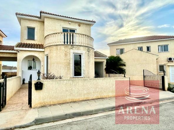 3 bed villa in frenaros