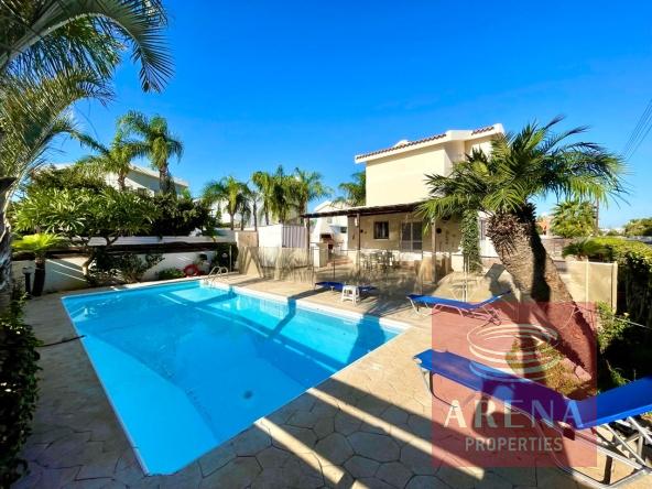 2 bed villa in protaras